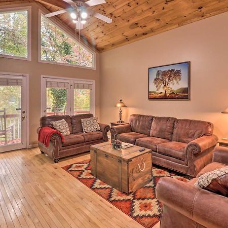 Rustic Red Cabin With Deck In Maggie Valley Club! Ngoại thất bức ảnh