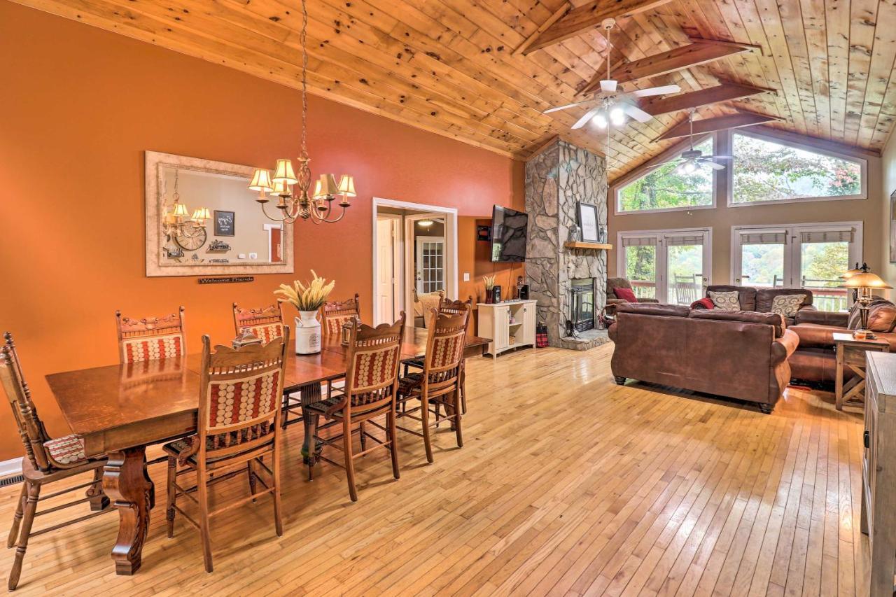 Rustic Red Cabin With Deck In Maggie Valley Club! Ngoại thất bức ảnh