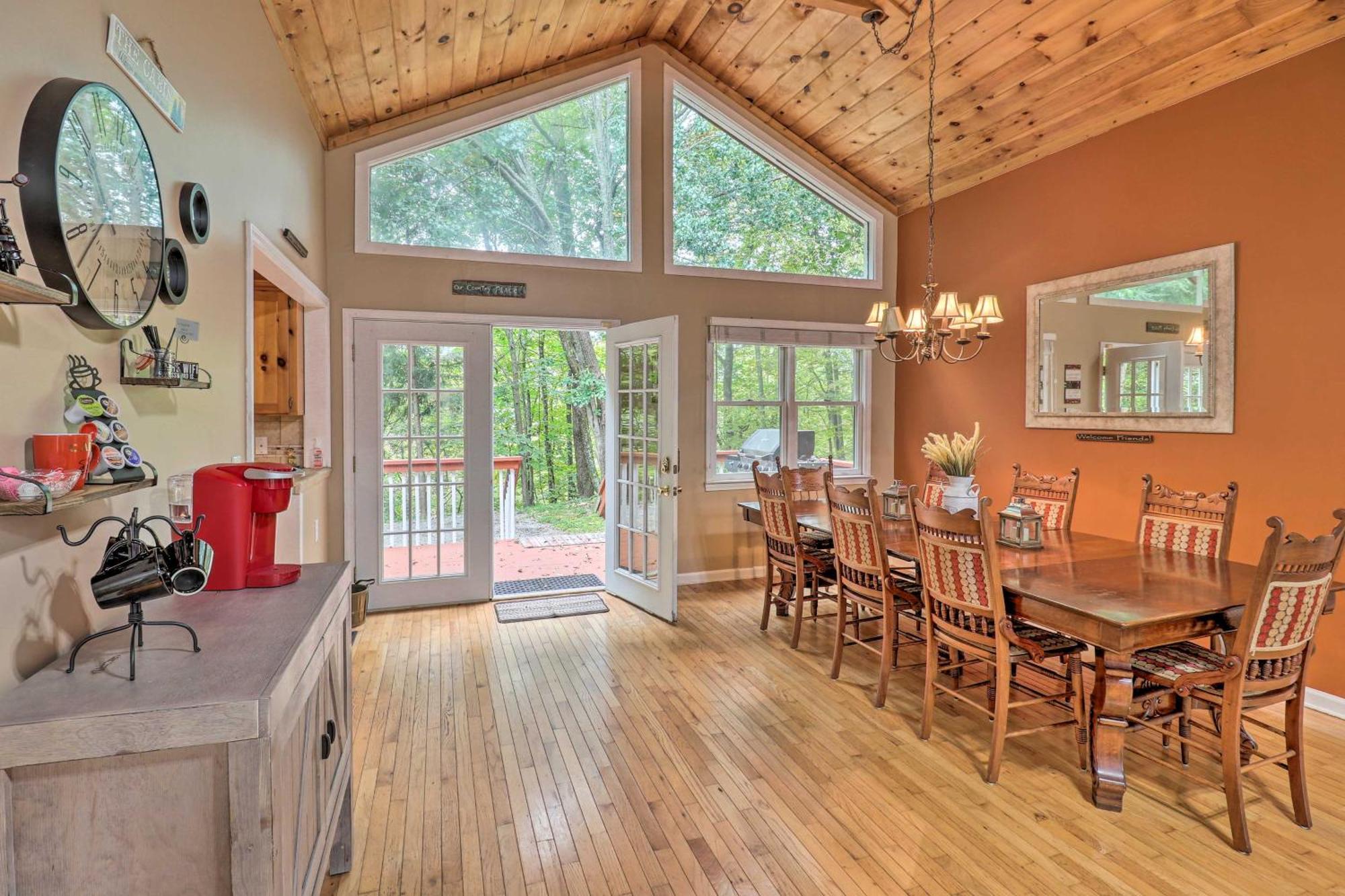 Rustic Red Cabin With Deck In Maggie Valley Club! Ngoại thất bức ảnh